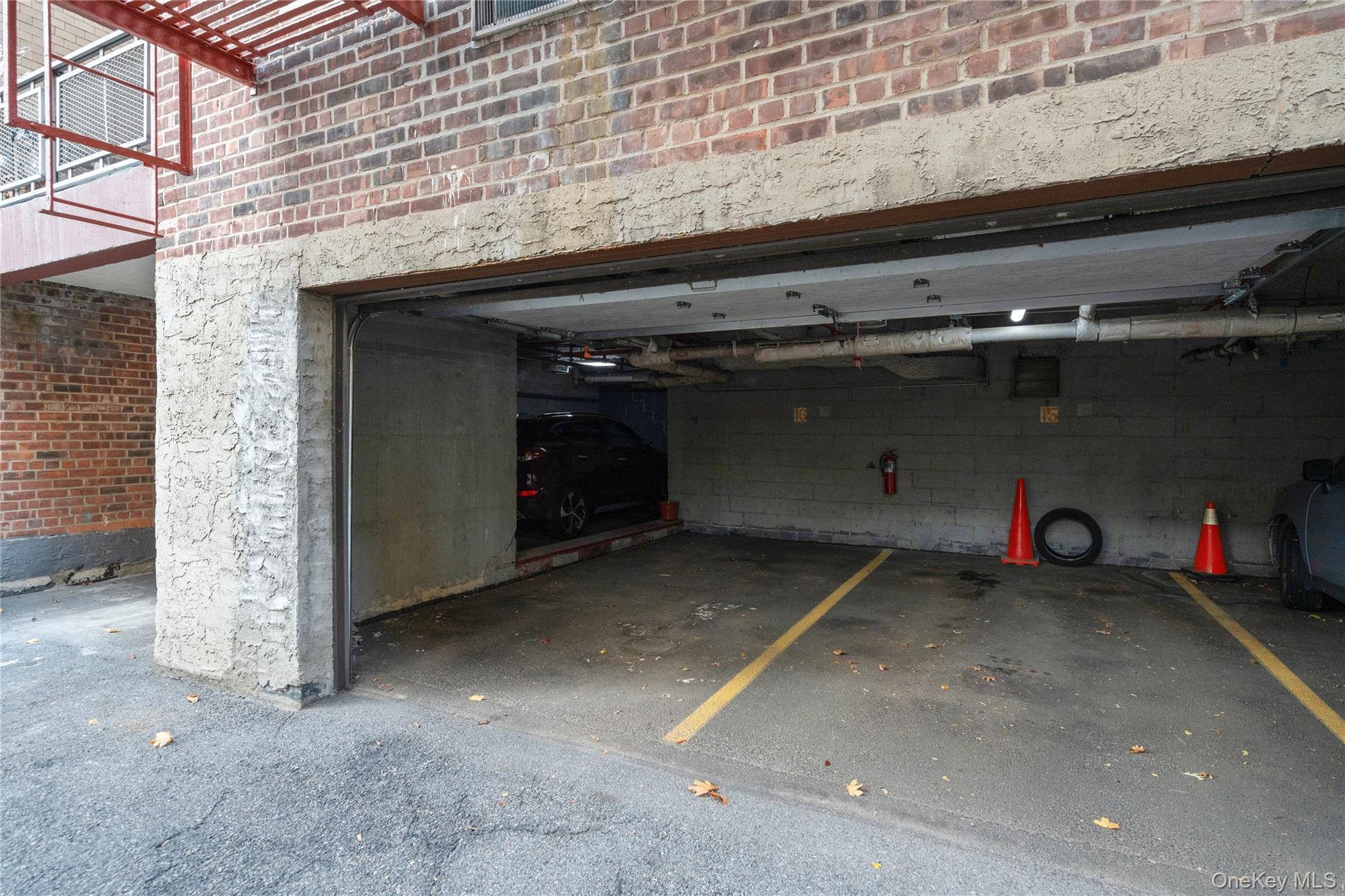 241-20 Northern Boulevard # # 5-B, Douglaston, NY 11362