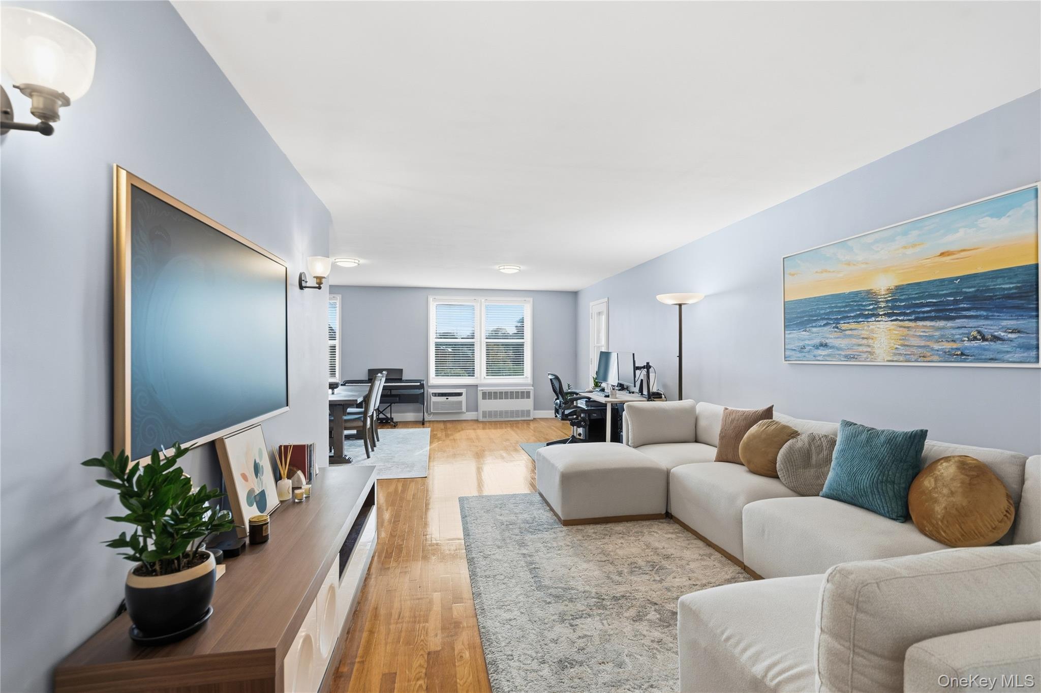 241-20 Northern Boulevard # # 5-B, Douglaston, NY 11362