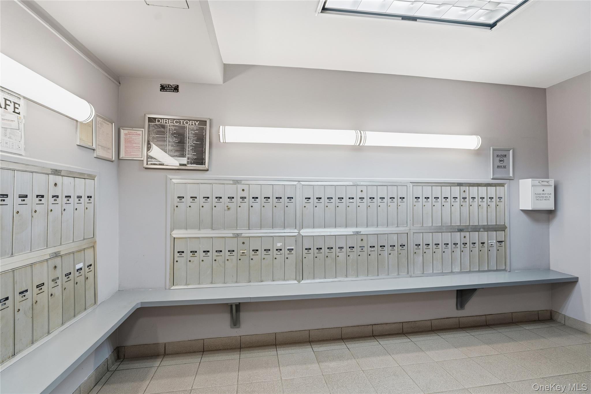 241-20 Northern Boulevard # # 5-B, Douglaston, NY 11362