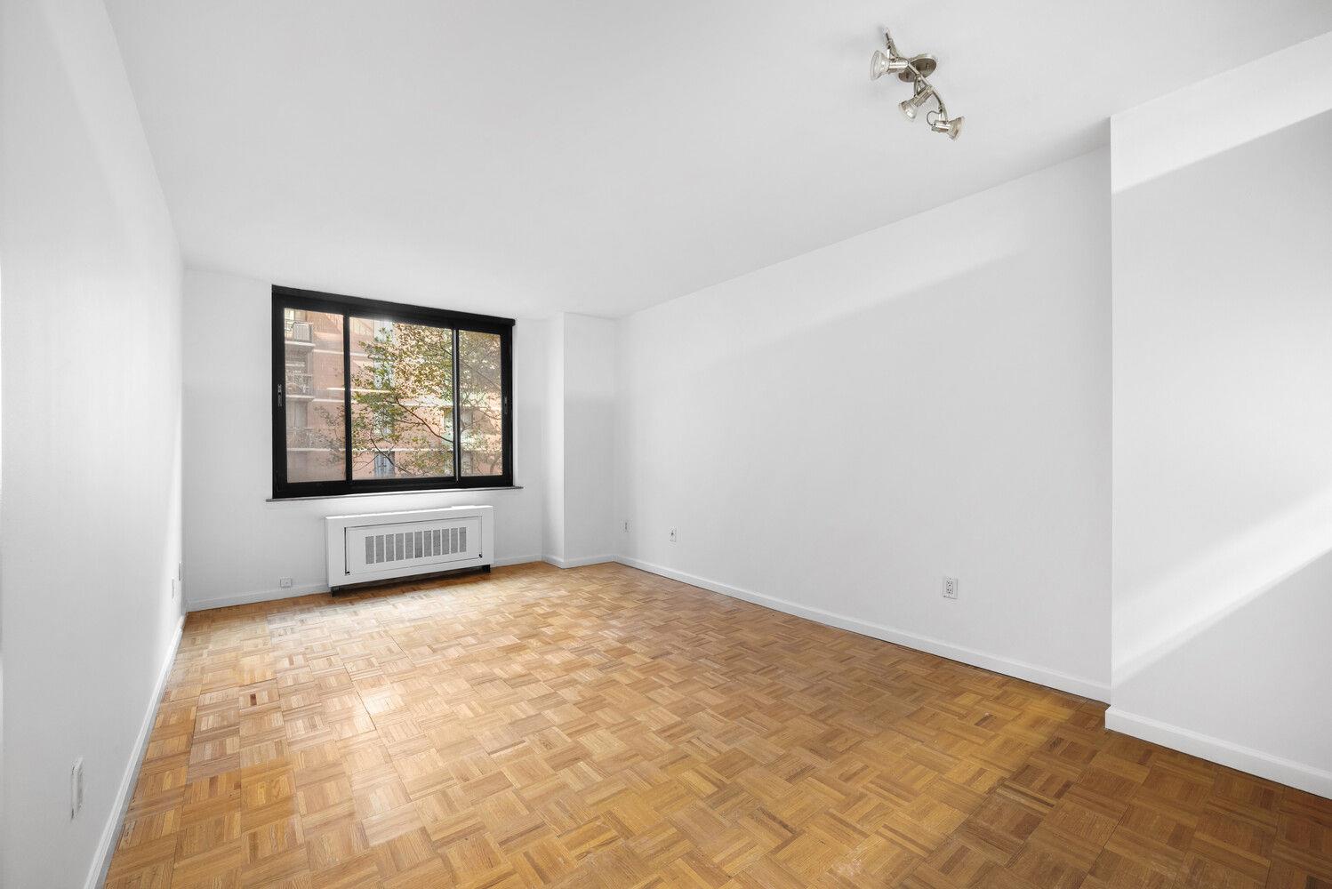 300 ALBANY Street # 4A, New York (Manhattan), NY 10280