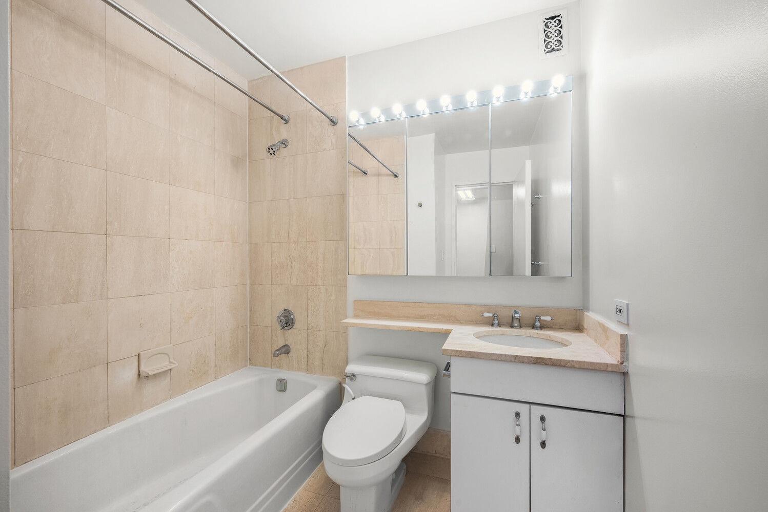 300 ALBANY Street # 4A, New York (Manhattan), NY 10280