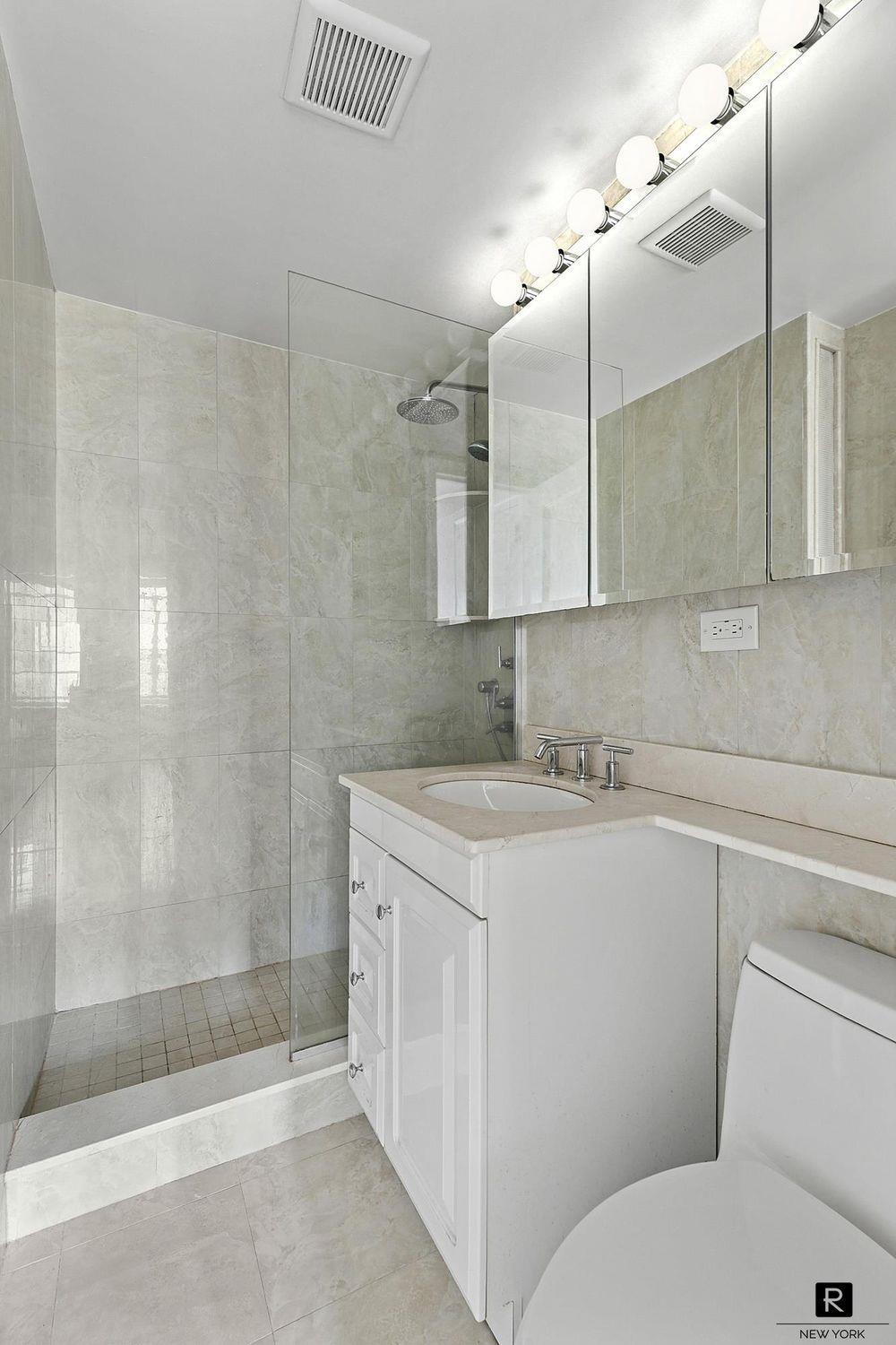 45 Tudor City Place # 907, New York (Manhattan), NY 10017