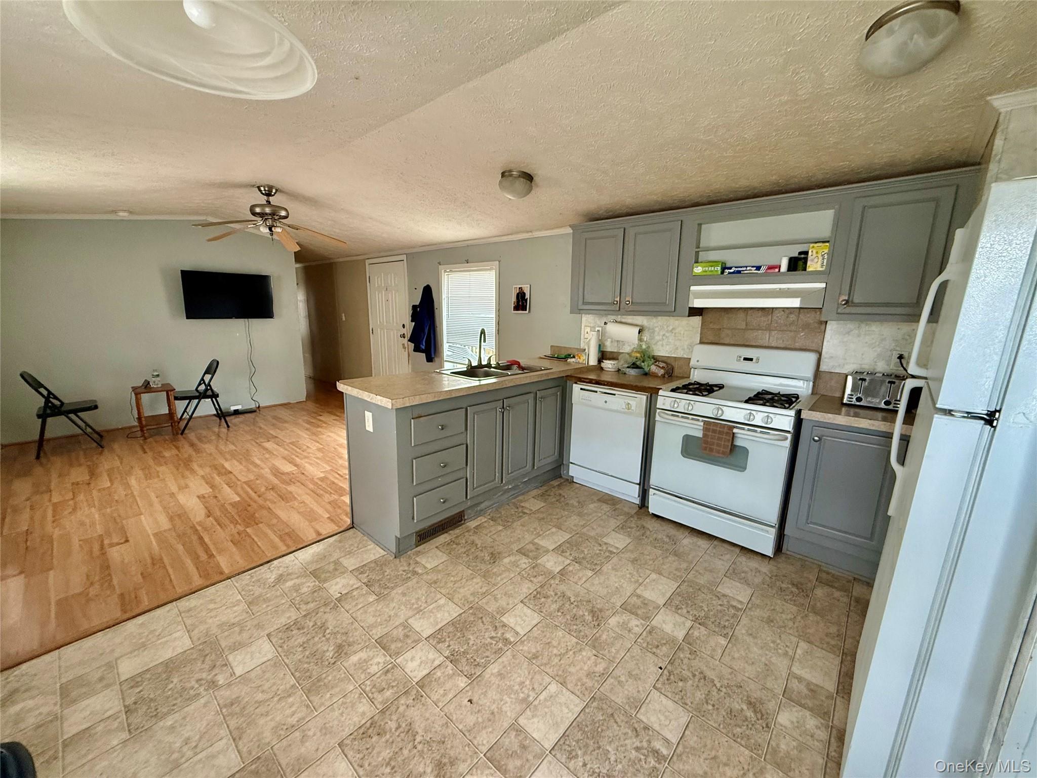 568 Gulliver Terrace, Walden, NY 12586