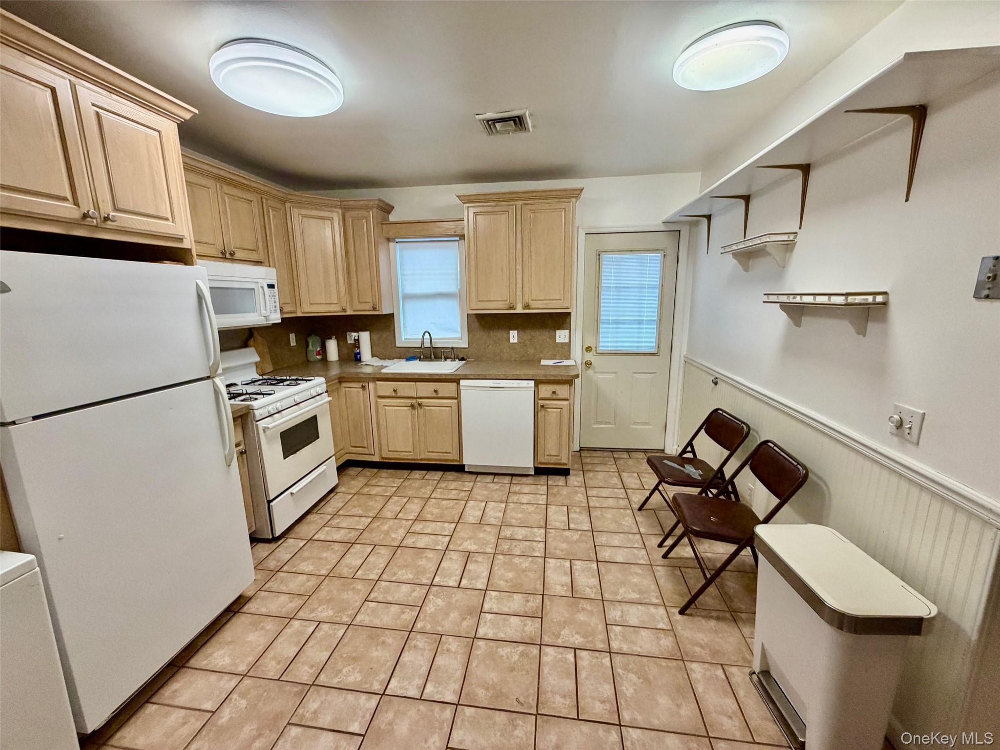 16 November Walk, Long Beach, NY 11561