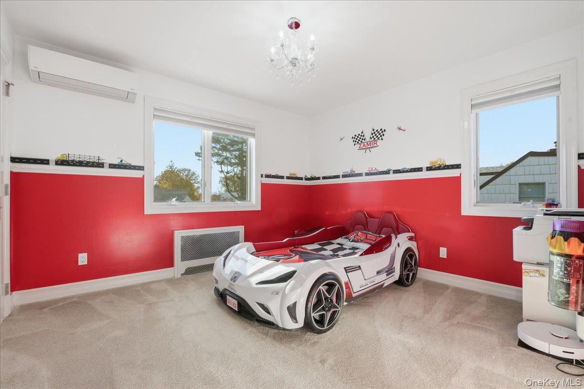 19 8th Street, Hicksville, NY 11801