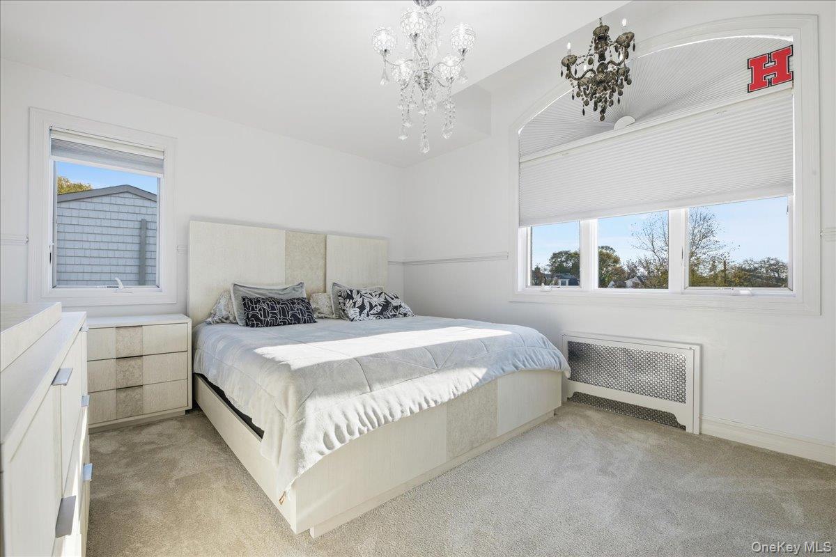 19 8th Street, Hicksville, NY 11801