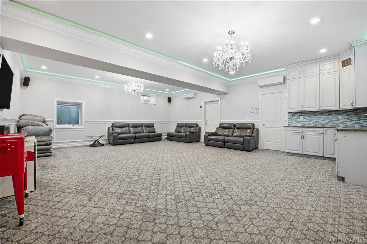 19 8th Street, Hicksville, NY 11801