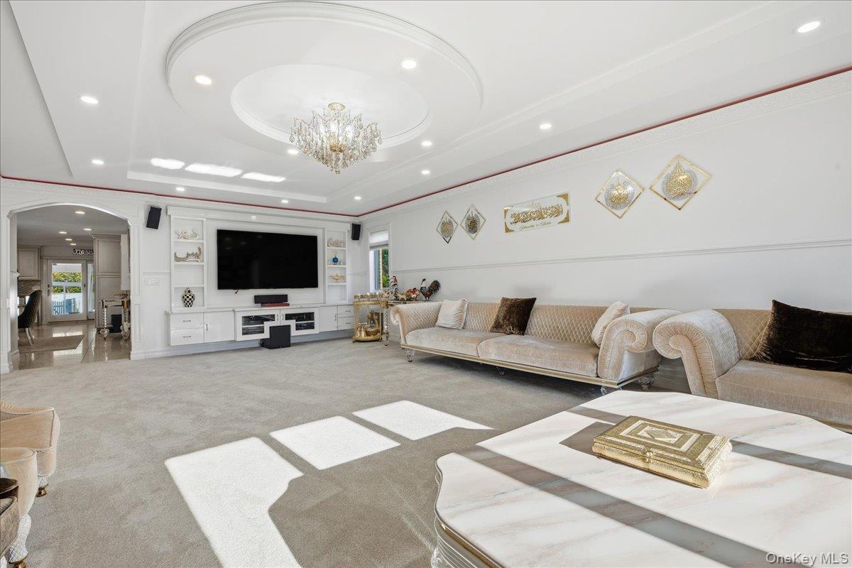 19 8th Street, Hicksville, NY 11801