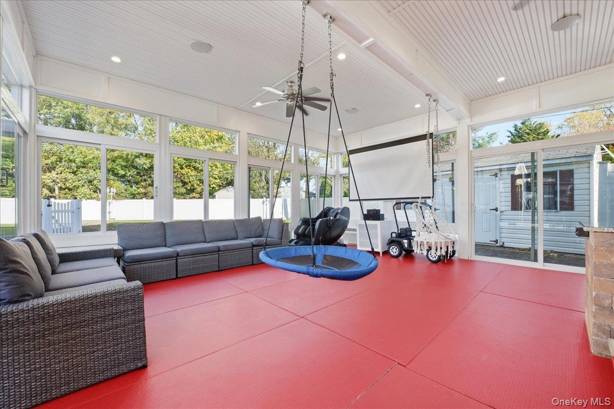 19 8th Street, Hicksville, NY 11801