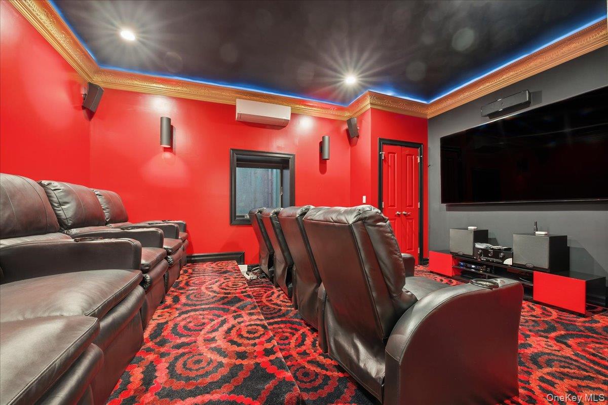 19 8th Street, Hicksville, NY 11801