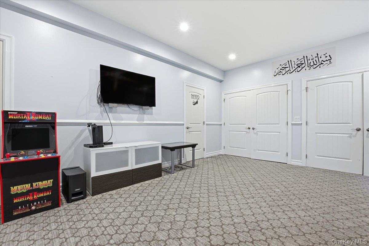 19 8th Street, Hicksville, NY 11801