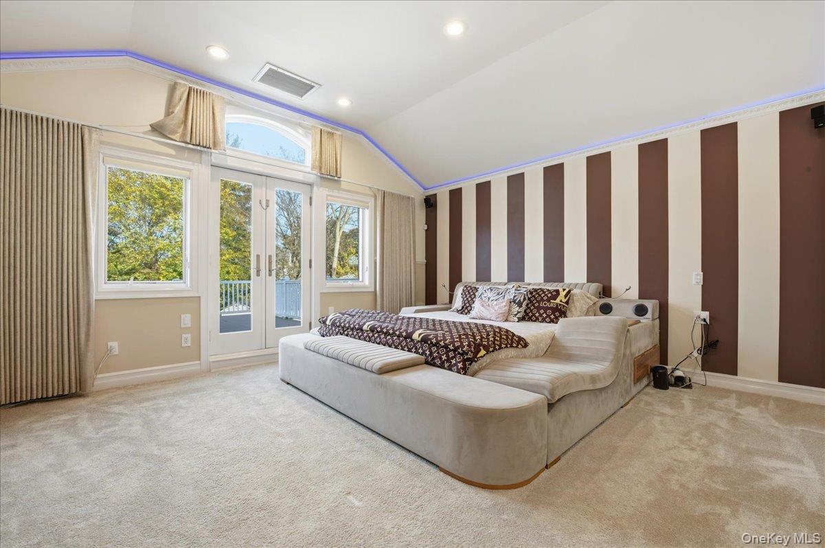 19 8th Street, Hicksville, NY 11801