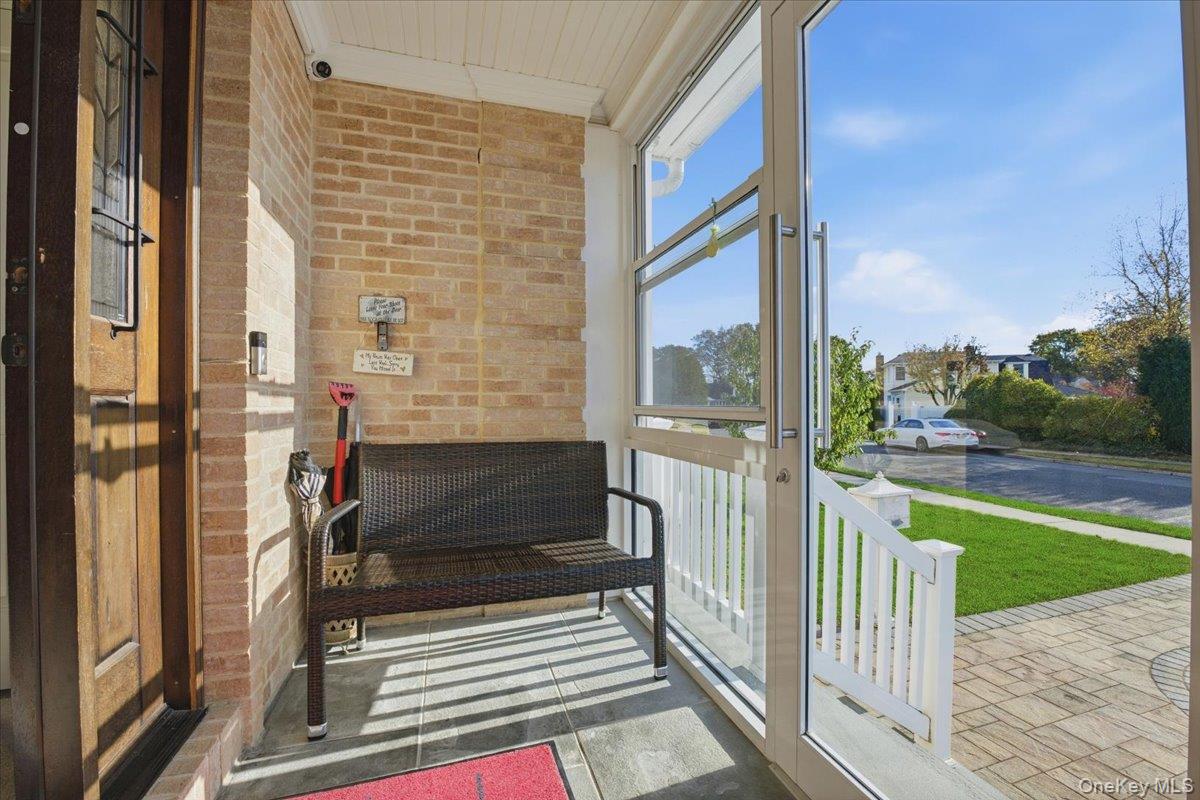 19 8th Street, Hicksville, NY 11801