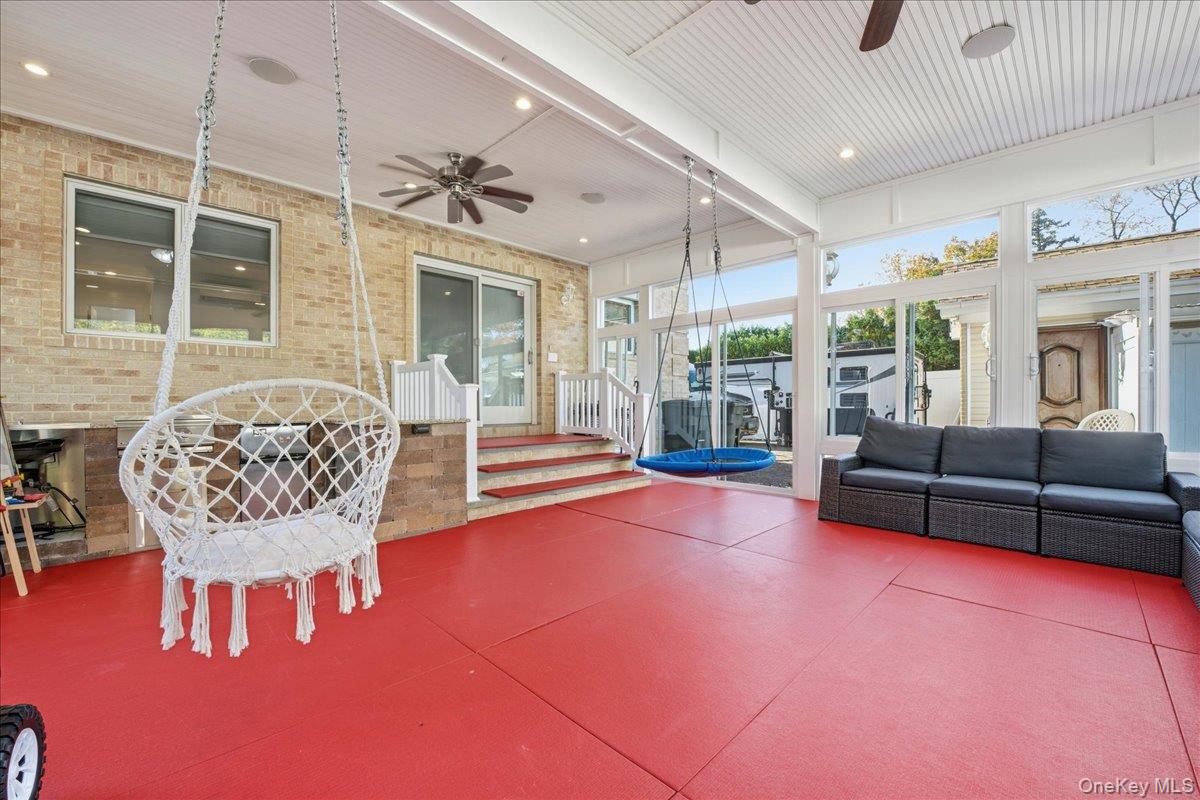 19 8th Street, Hicksville, NY 11801