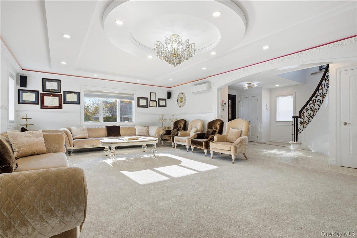 19 8th Street, Hicksville, NY 11801