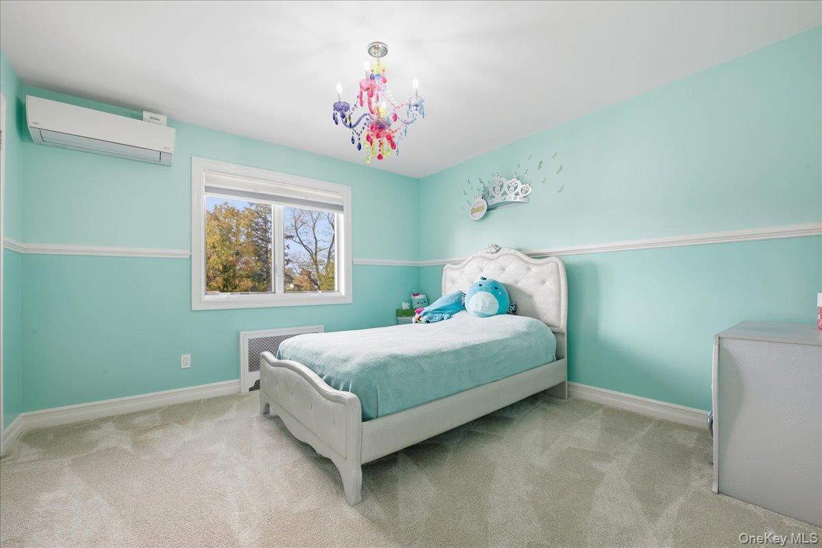 19 8th Street, Hicksville, NY 11801