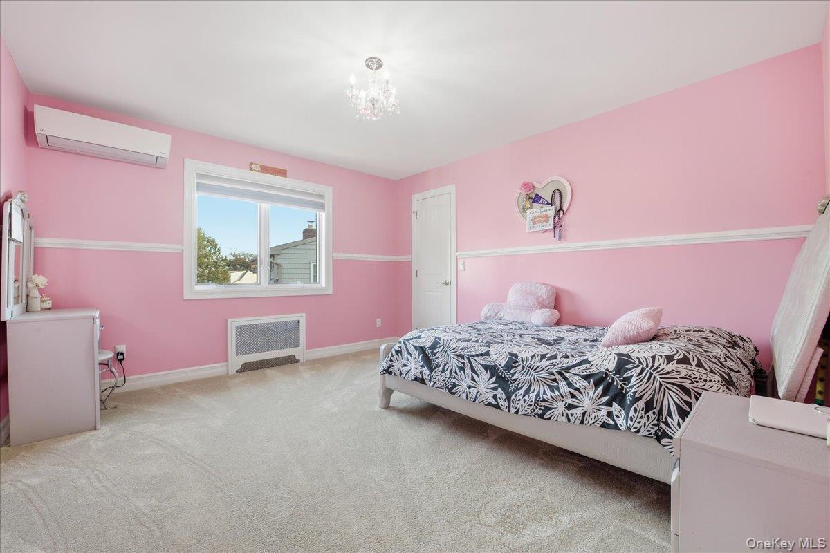 19 8th Street, Hicksville, NY 11801