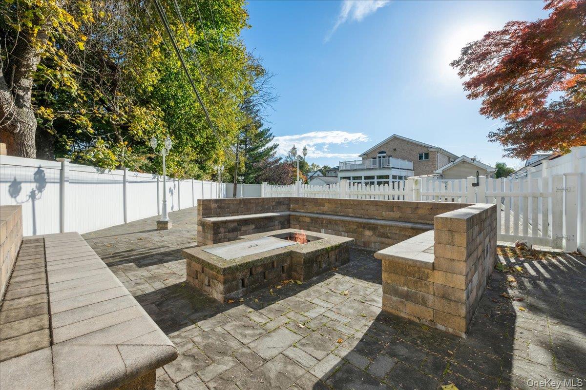 19 8th Street, Hicksville, NY 11801