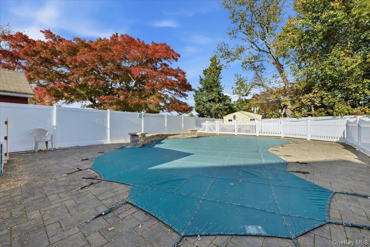 19 8th Street, Hicksville, NY 11801