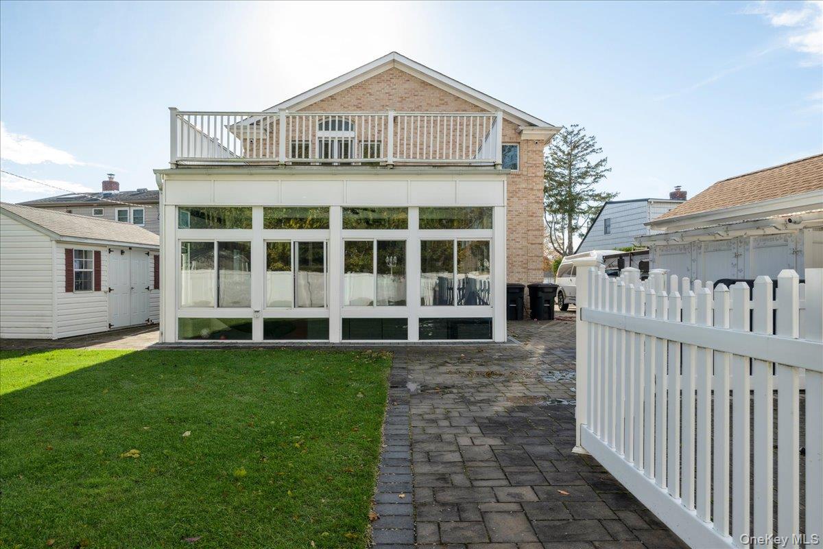 19 8th Street, Hicksville, NY 11801