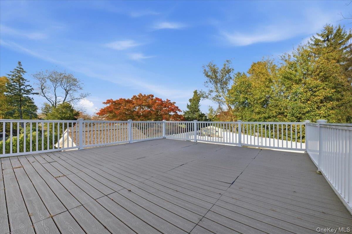 19 8th Street, Hicksville, NY 11801