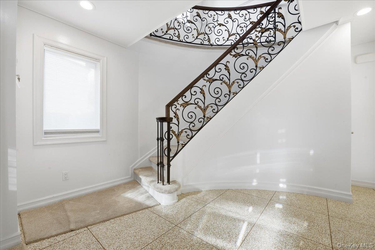 19 8th Street, Hicksville, NY 11801