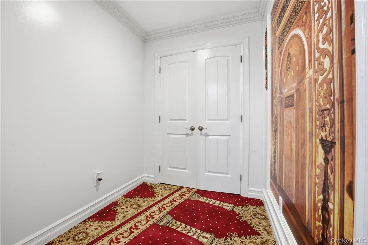 19 8th Street, Hicksville, NY 11801