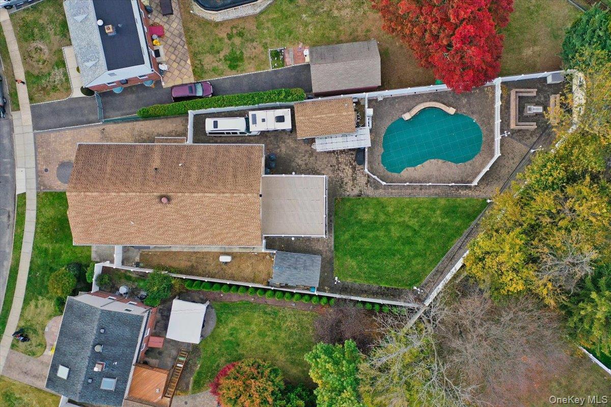 19 8th Street, Hicksville, NY 11801