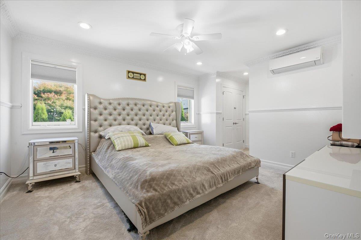 19 8th Street, Hicksville, NY 11801