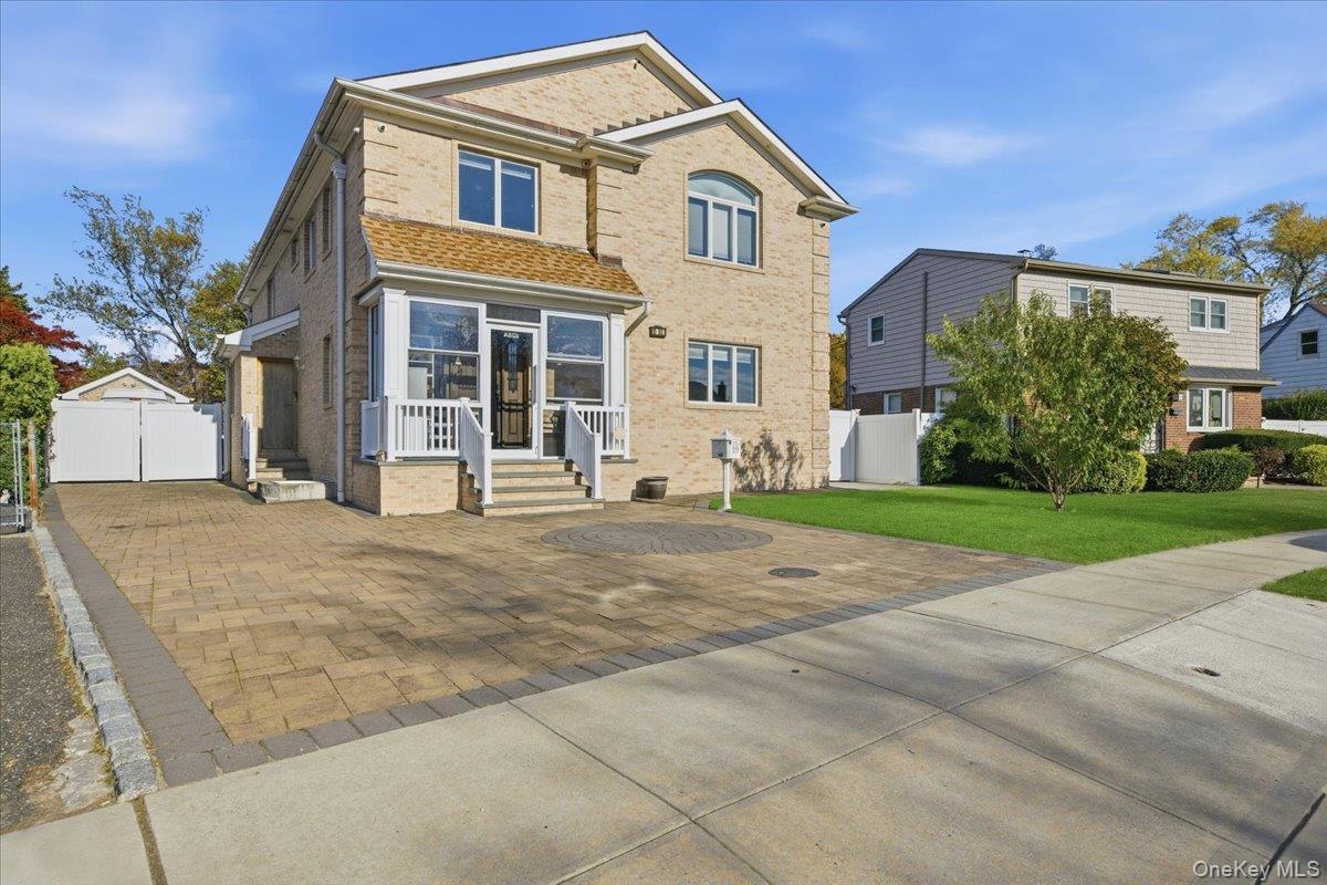 19 8th Street, Hicksville, NY 11801