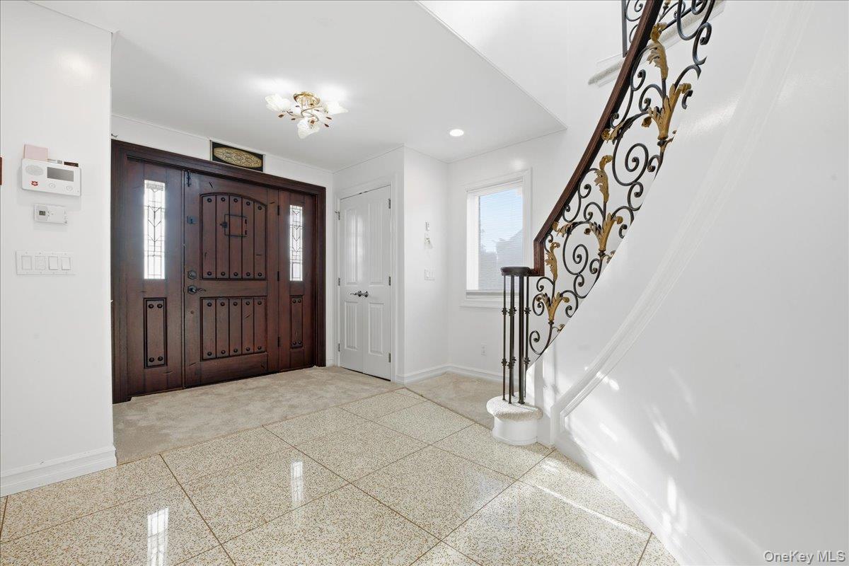 19 8th Street, Hicksville, NY 11801