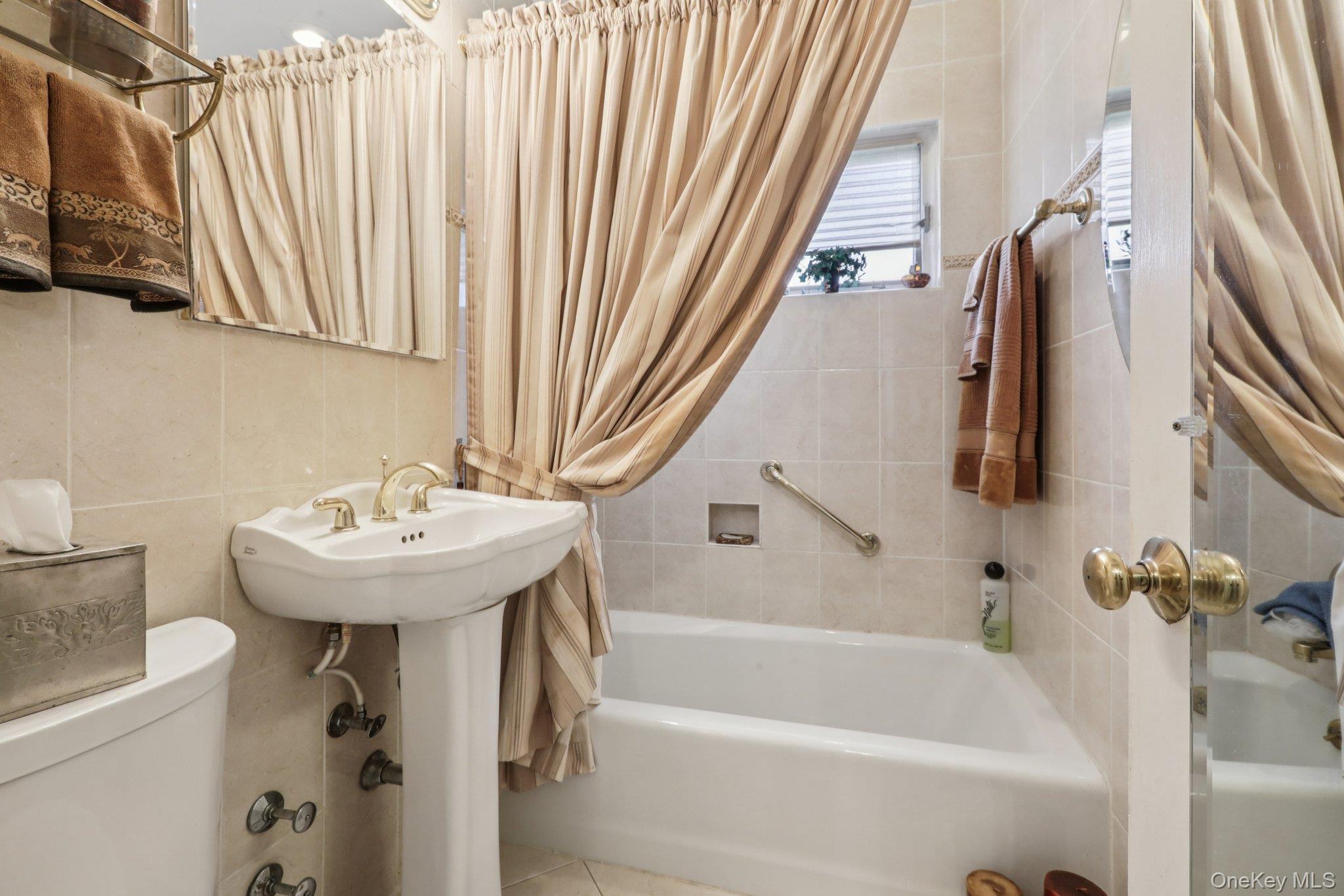 40 Lawrence Drive # A, White Plains, NY 10603