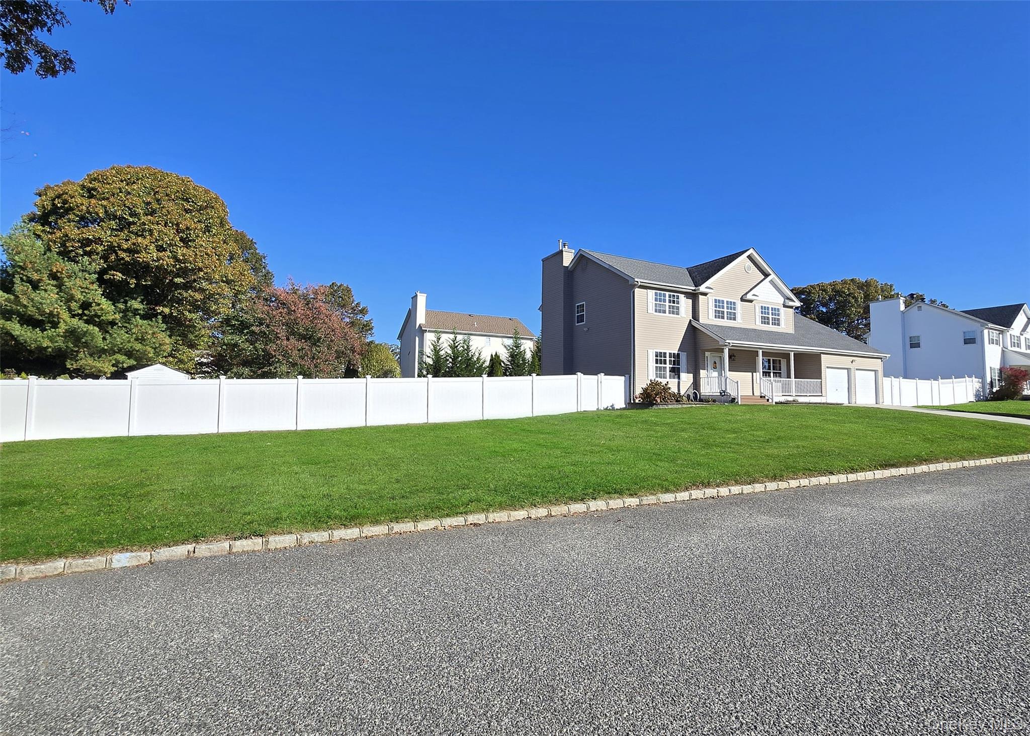 5 North Street, Coram, NY 11727