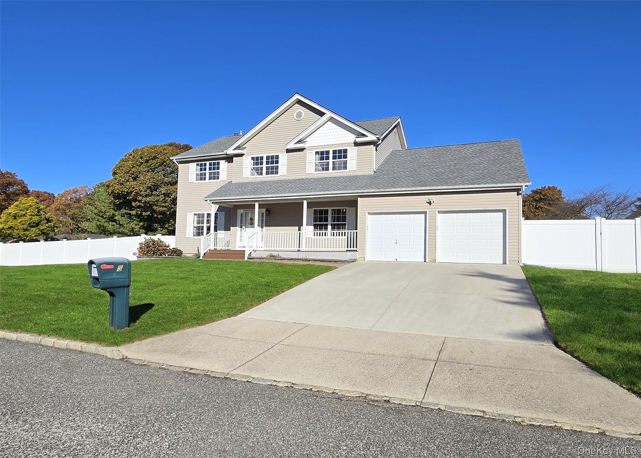 5 North Street, Coram, NY 11727