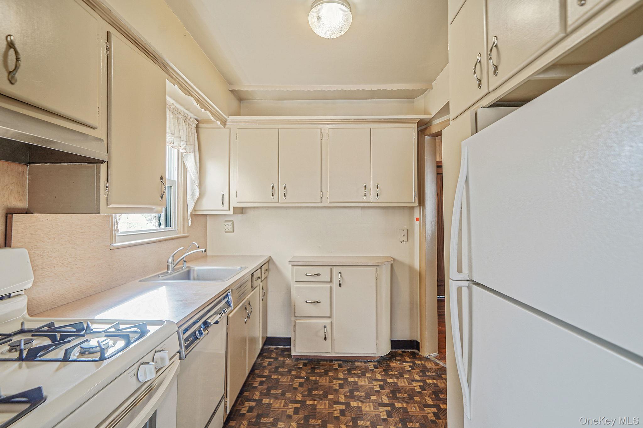 15 Berkshire Road, Merrick, NY 11566