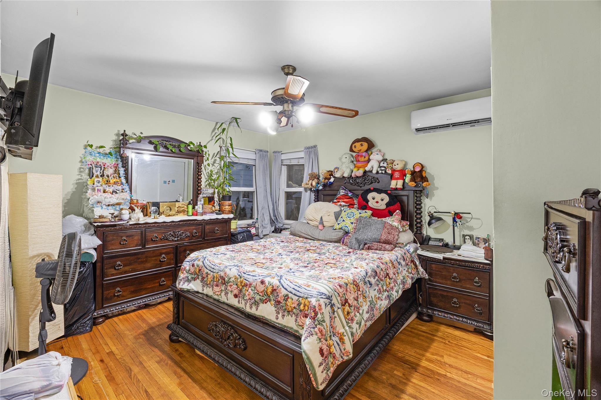 24612 86th Road, Bellerose, NY 11426