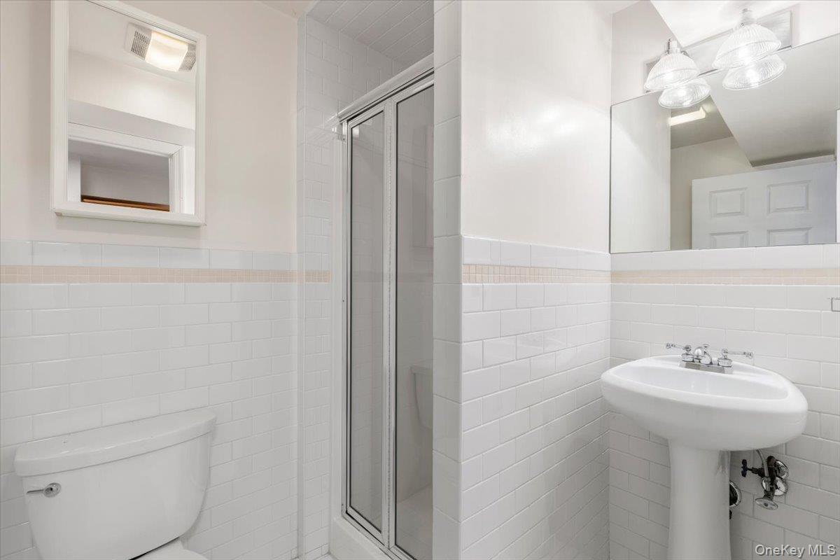 60 Haviland Lane, White Plains, NY 10605