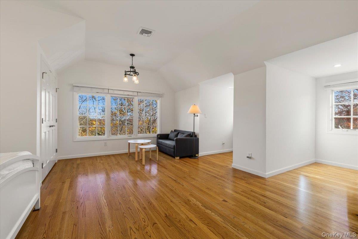 60 Haviland Lane, White Plains, NY 10605