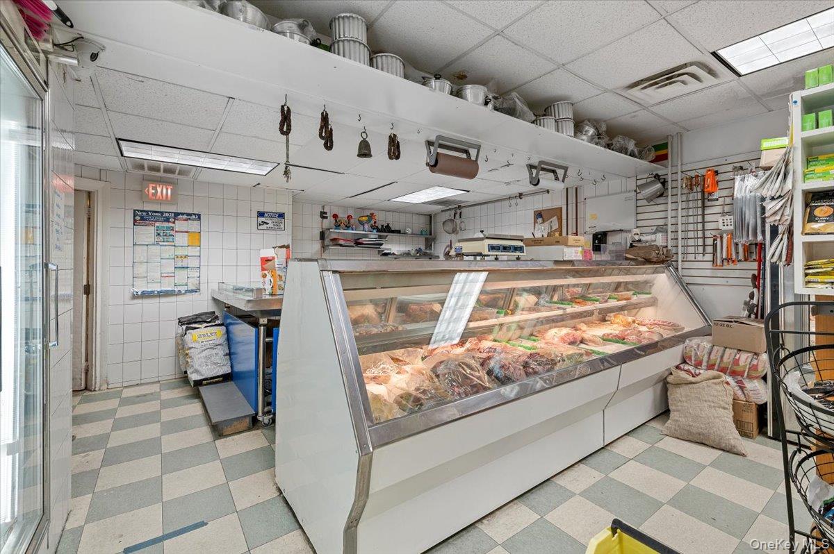 213-215 Mineola Boulevard, Mineola, NY 11501