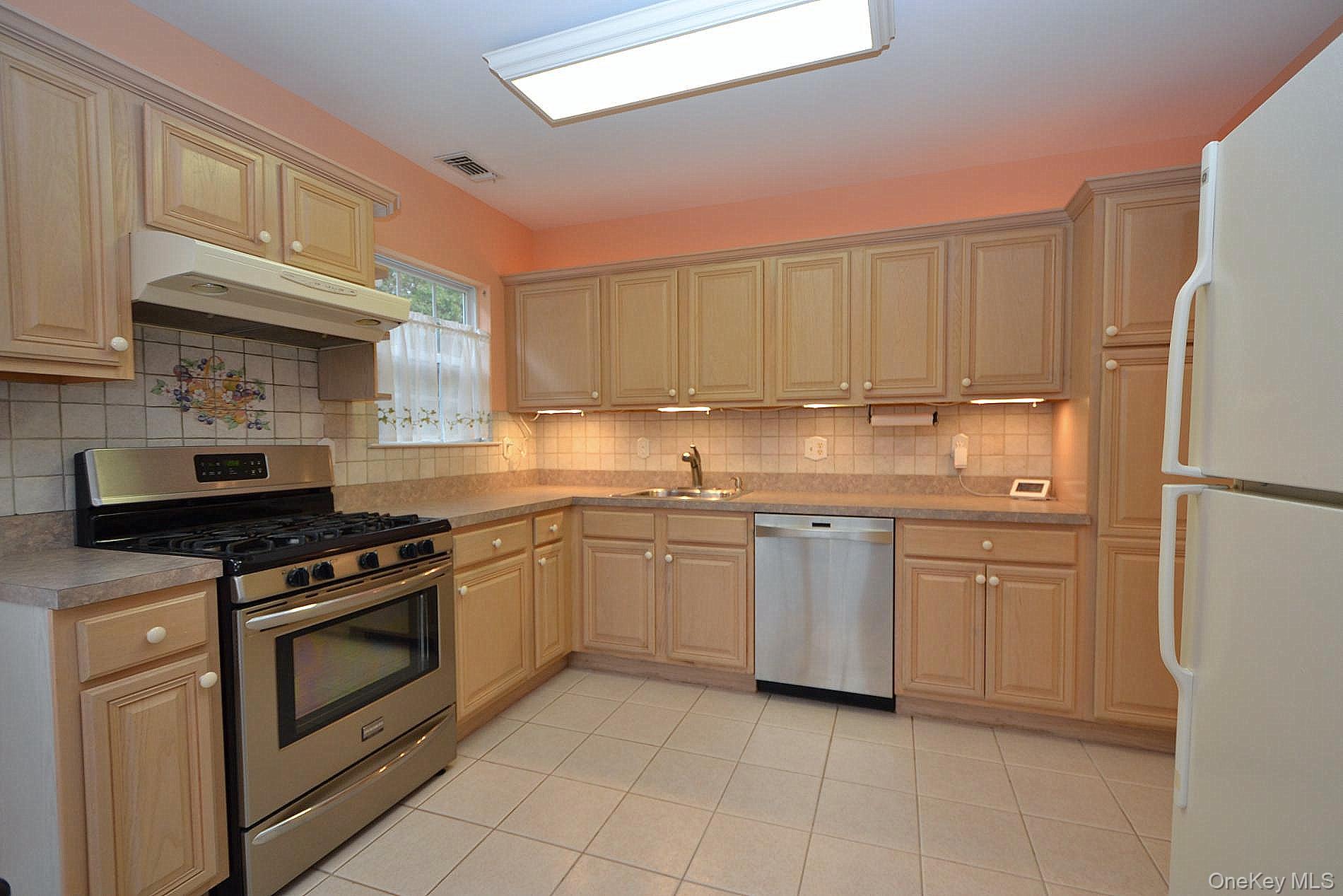 1 Philip Lane, Middle Island, NY 11953