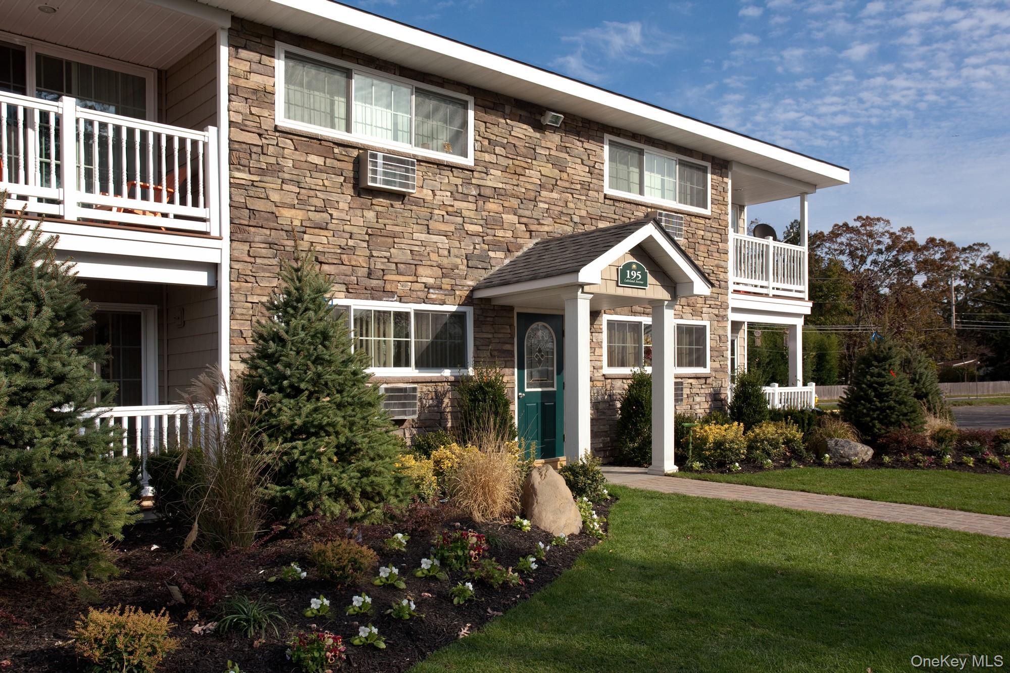 199 Lakeland Avenue # 1-2C, Sayville, NY 11782