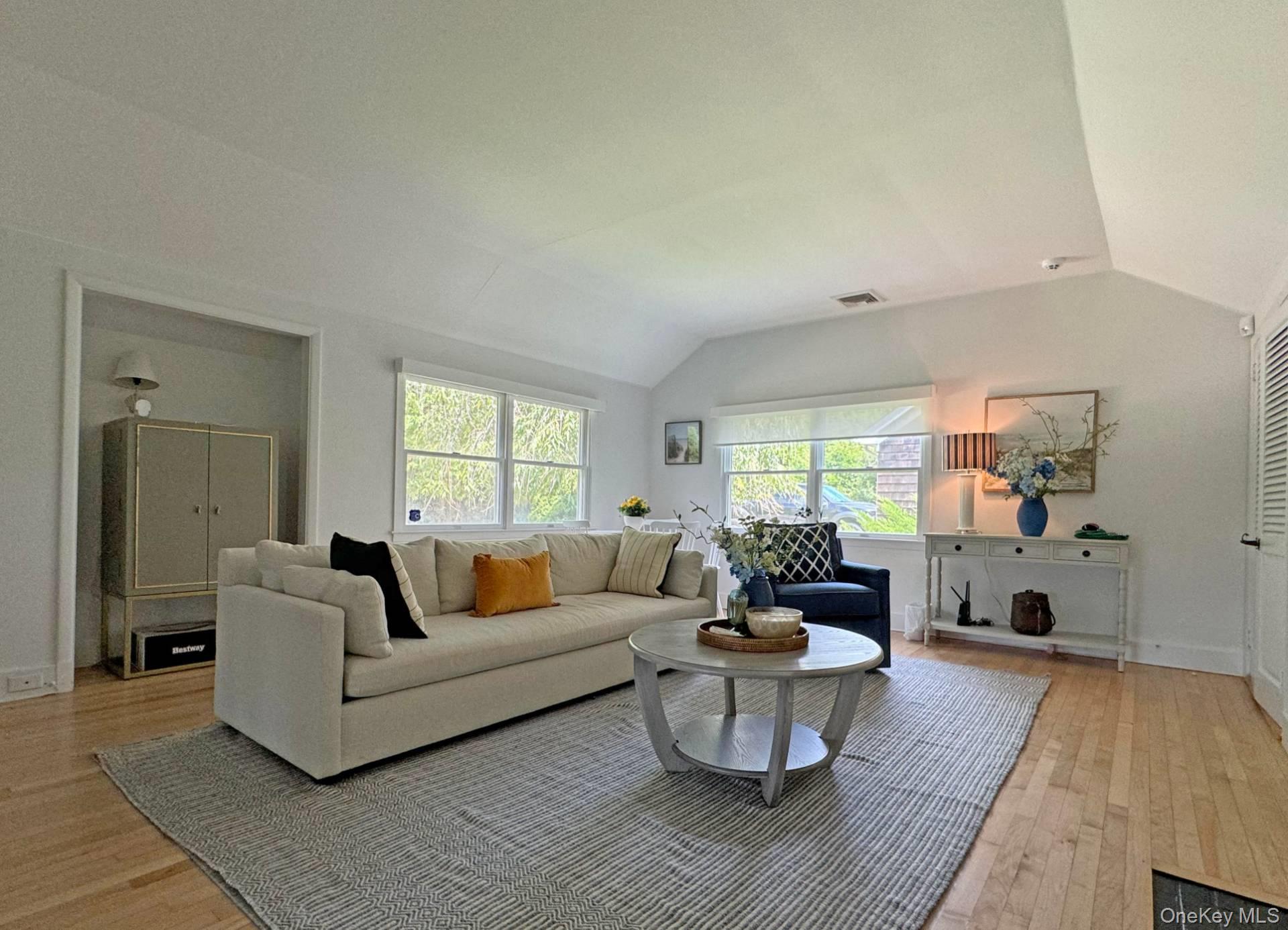 4 Sandacres Lane, Quogue, NY 11959