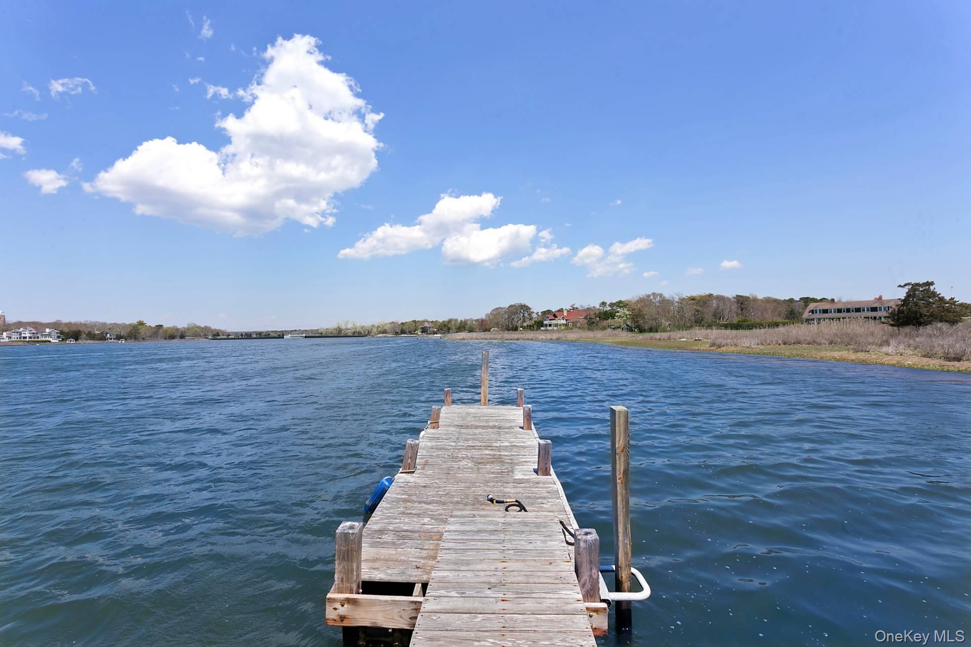 4 Sandacres Lane, Quogue, NY 11959