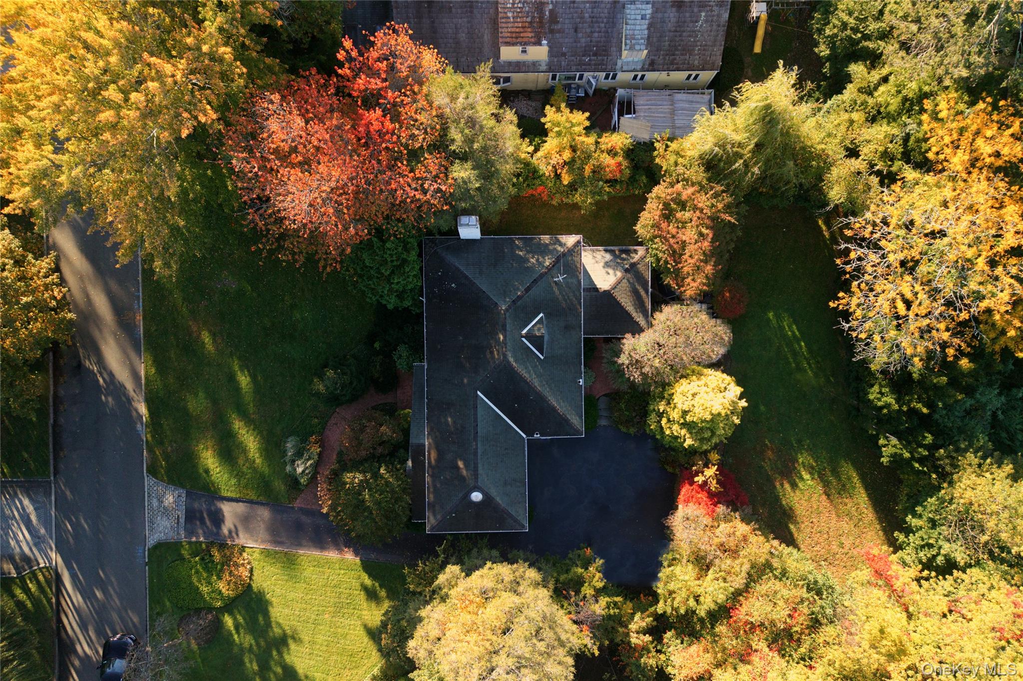 25 Hilltop Drive W, Great Neck, NY 11021