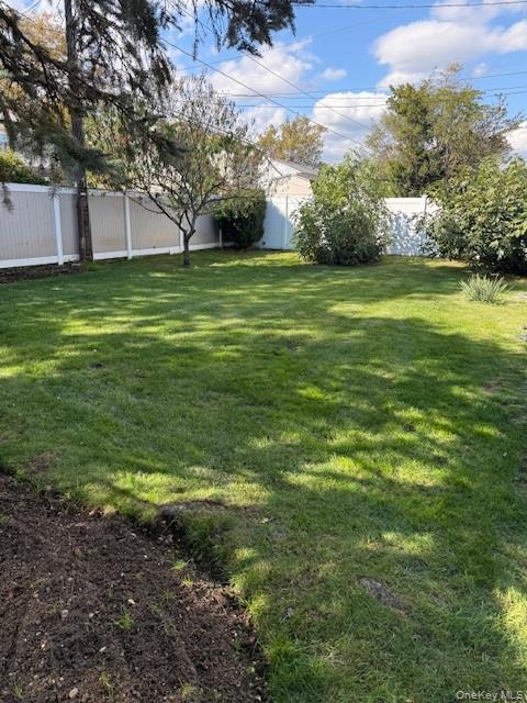 112 Gun Lane, Levittown, NY 11756