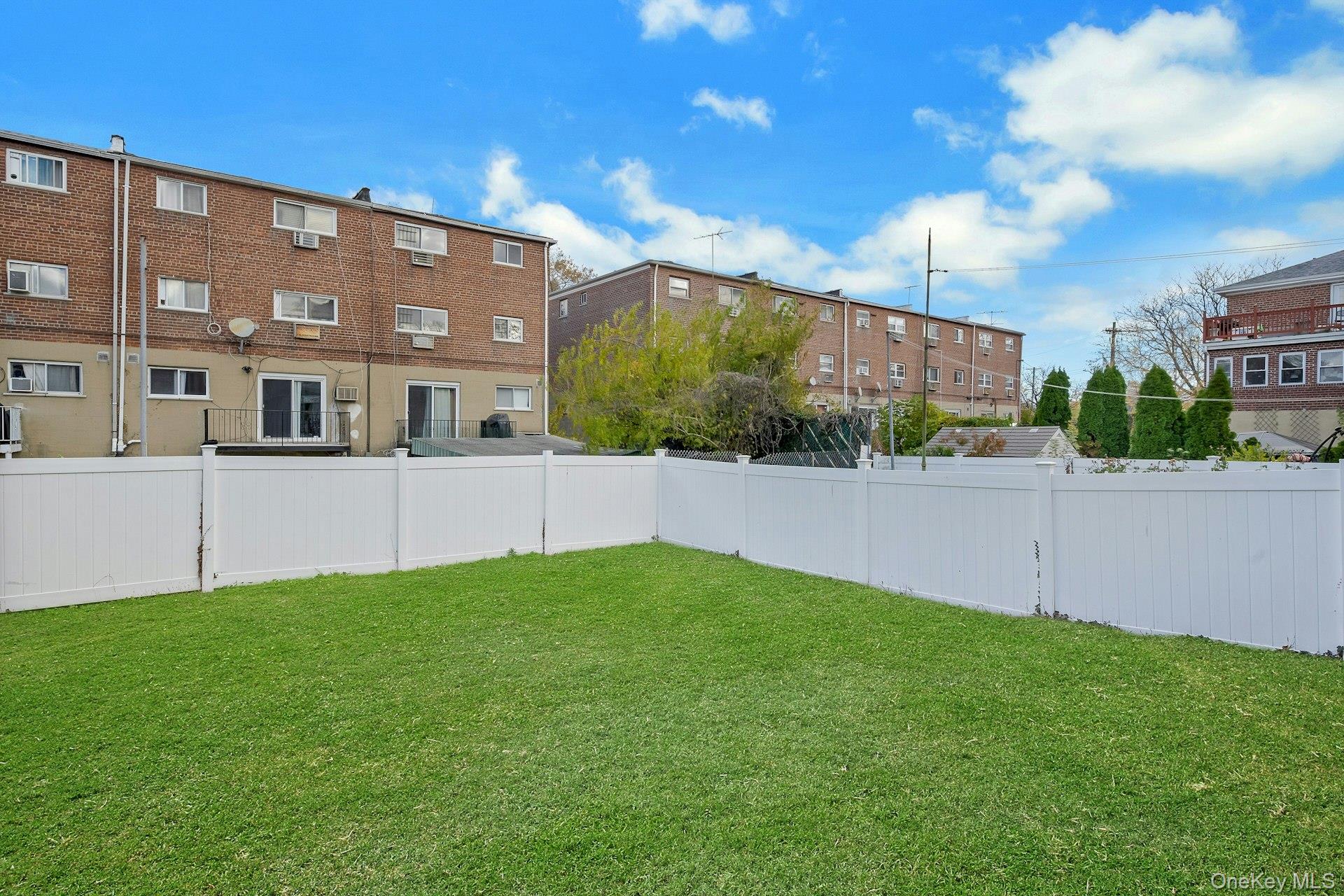 820 Hollywood Avenue, Bronx, NY 10465