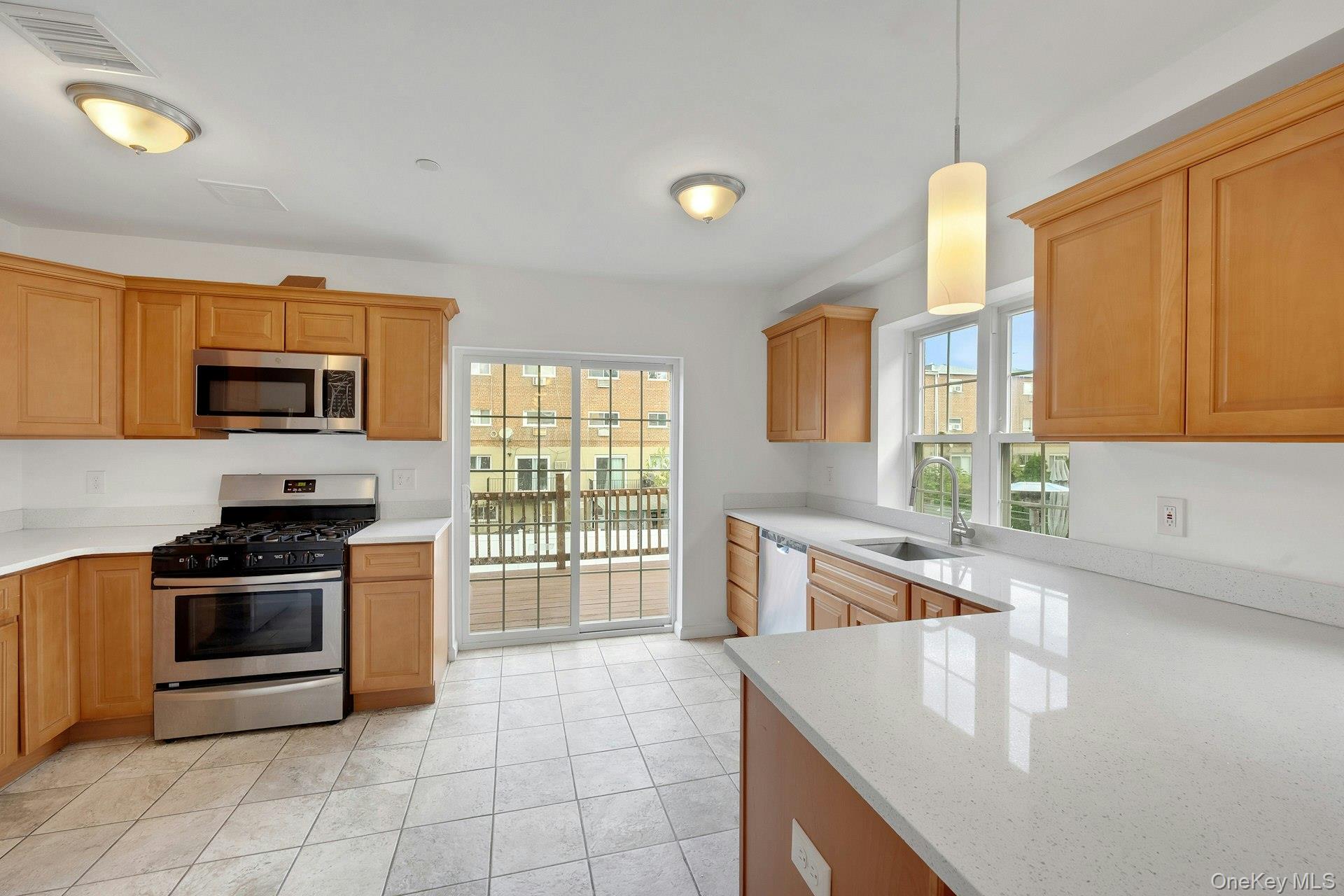 820 Hollywood Avenue, Bronx, NY 10465