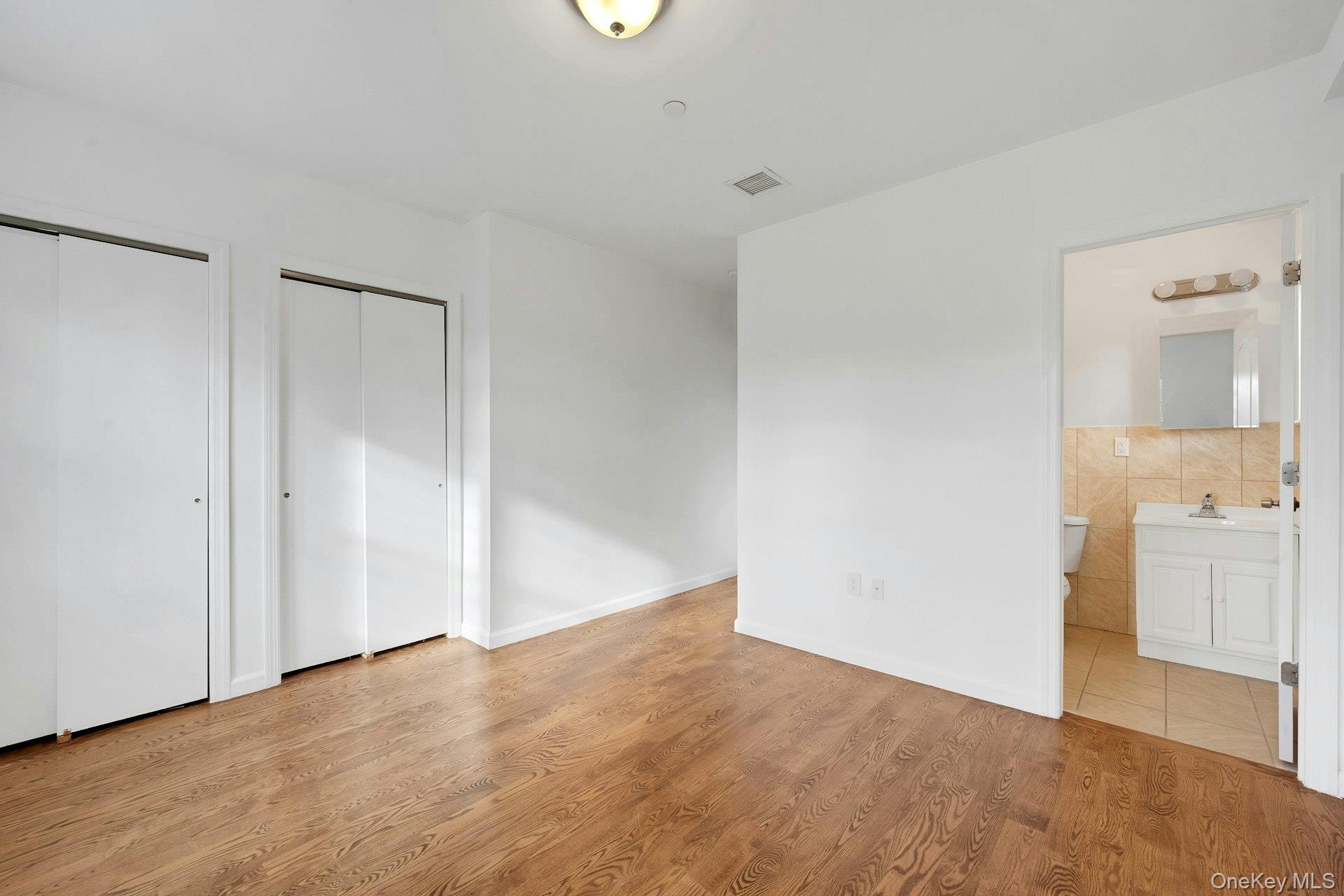 820 Hollywood Avenue, Bronx, NY 10465