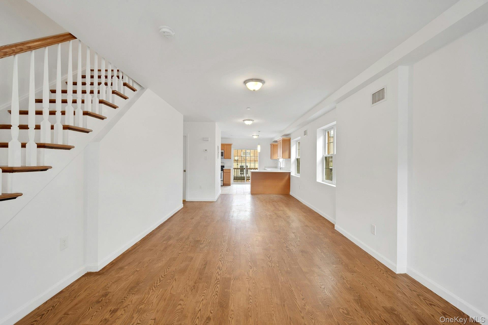 820 Hollywood Avenue, Bronx, NY 10465