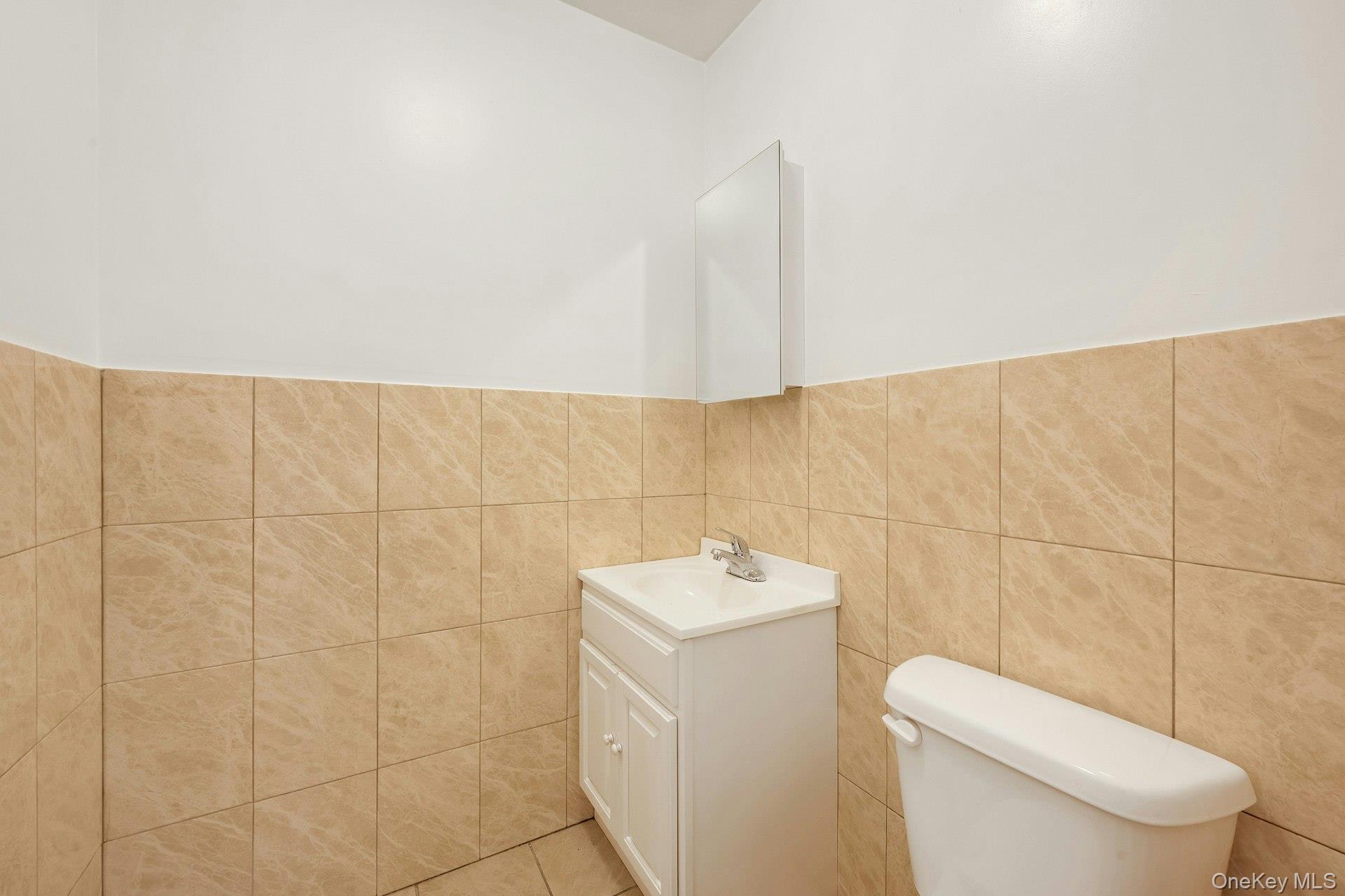 820 Hollywood Avenue, Bronx, NY 10465